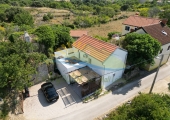 Kuća i dvori&scaron;te